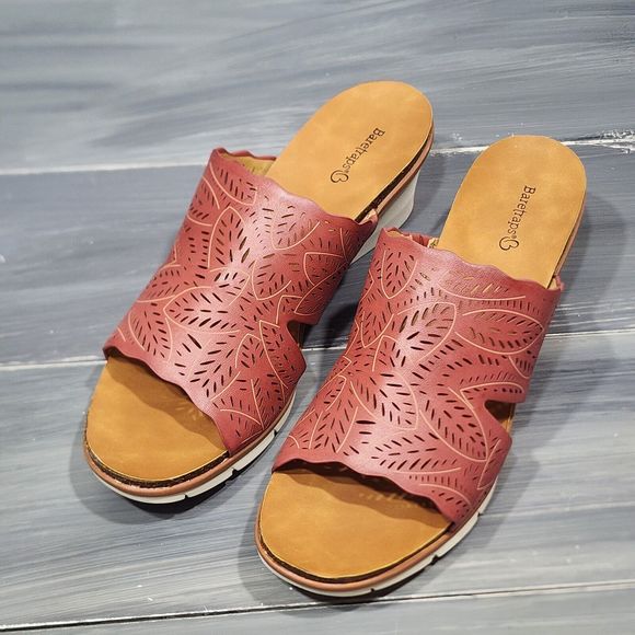 Baretraps Barb Wedge Sandals Size 10 M Chili Red Round Toe Slip On Slide - Picture 3 of 14